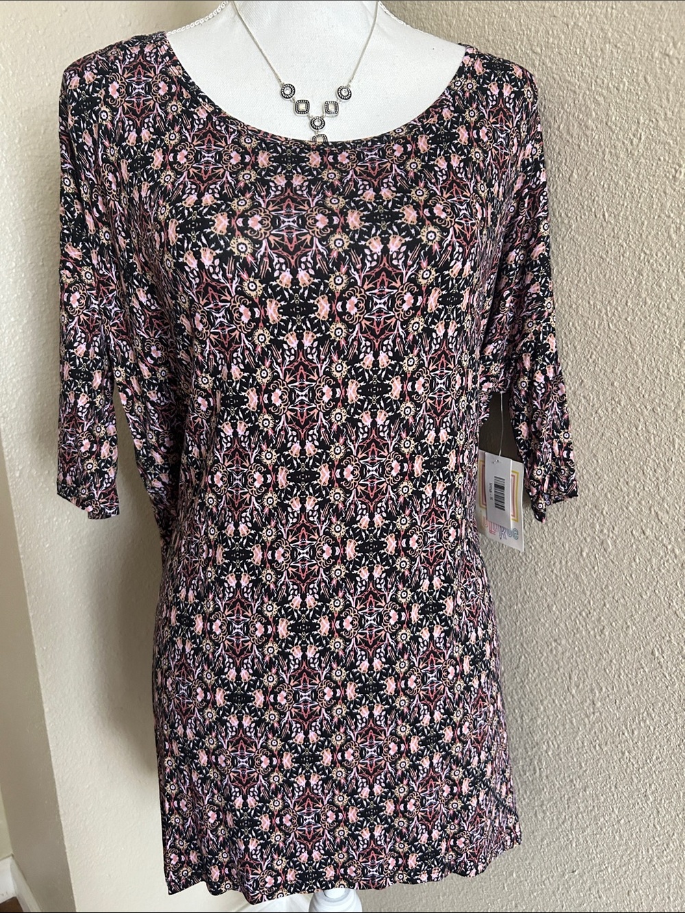 LuLaRoe Scoop Neck Tunic in Black and Pink Geometric Print